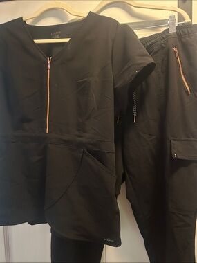 Jaanuu Black Scrub Set with Rose Gold Zip